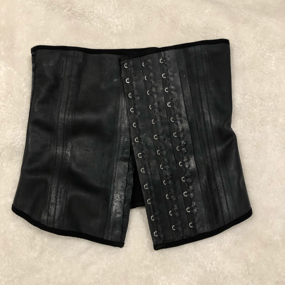 Waist trainer corset. Reinforced ribbing.
